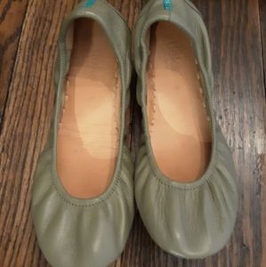 Tieks 9 olive